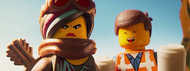 Lucy és Emmet borong a kávézás közben Lucy és Emmet borong a kávézás közben