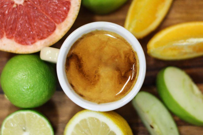 Citrusfélék: citrom, narancs, lime, grapefriut a kávéba Citrusfélék: citrom, narancs, lime, grapefriut a kávéba