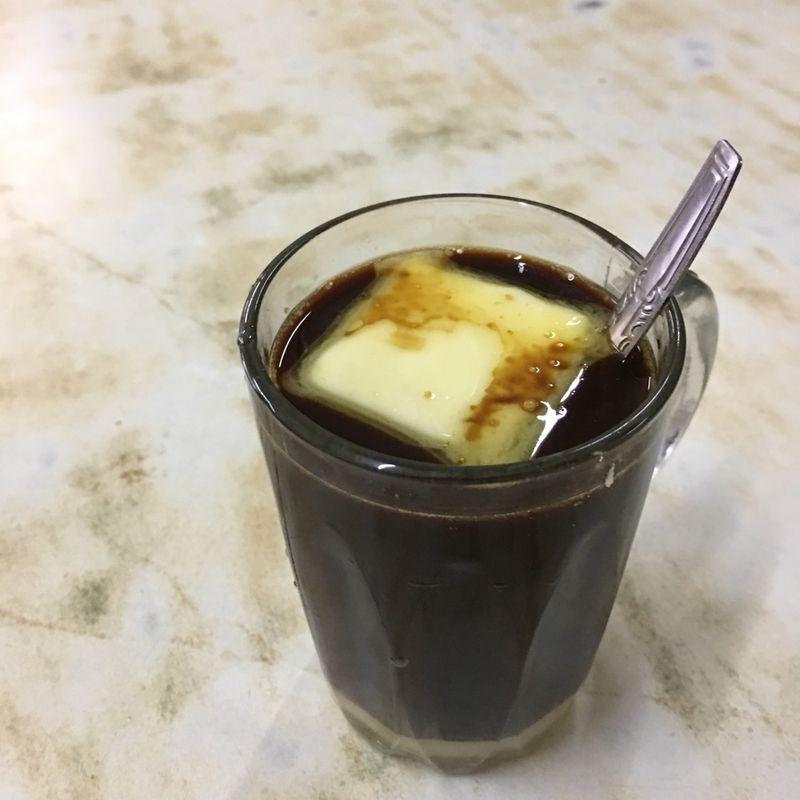 Vajas kávé, kávéba vaj Vajas kávé, kávéba vaj