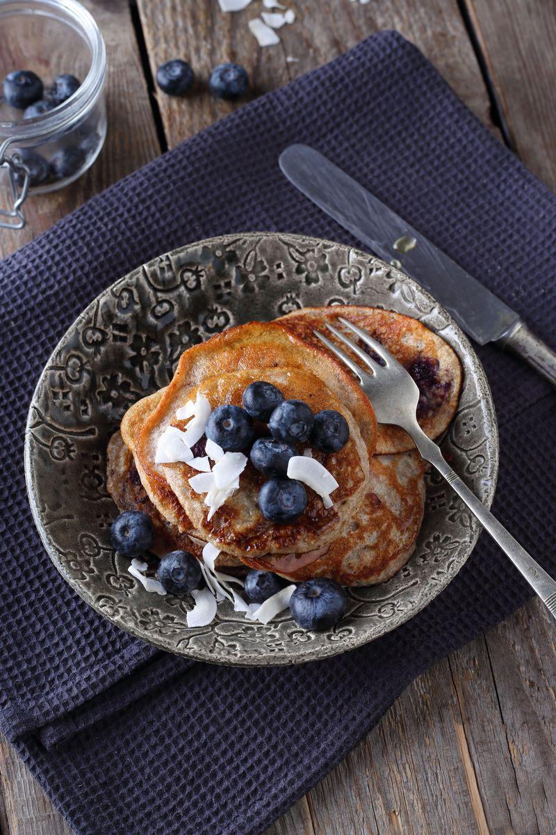 Áfonyás palacsinta kávéval kínálva Áfonyás palacsinta kávéval kínálva