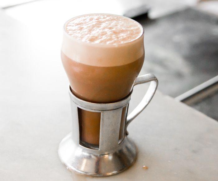 A CoolCoffee Kávé Shop által készített csokis-kávés szóda koktél A CoolCoffee Kávé Shop által készített csokis-kávés szóda koktél