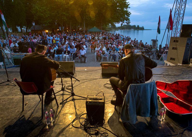 Esti koncertek - Balatonfüred Nemzetközi Gitárfesztivál Esti koncertek - Balatonfüred Nemzetközi Gitárfesztivál
