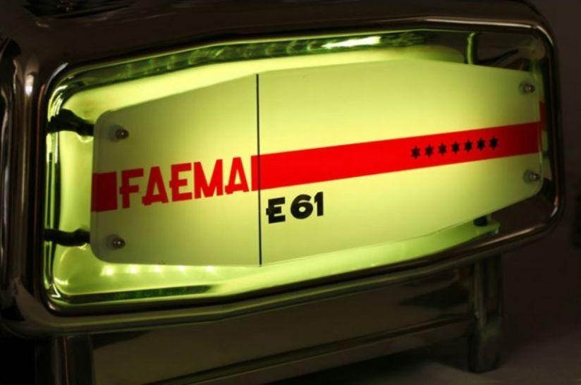 Más megvilágításban: Faema E61 presszógép Más megvilágításban: Faema E61 presszógép