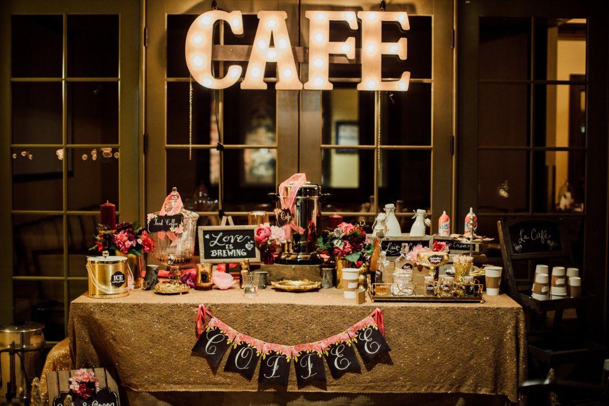 Esküvői kávéasztal Esküvői kávéasztal