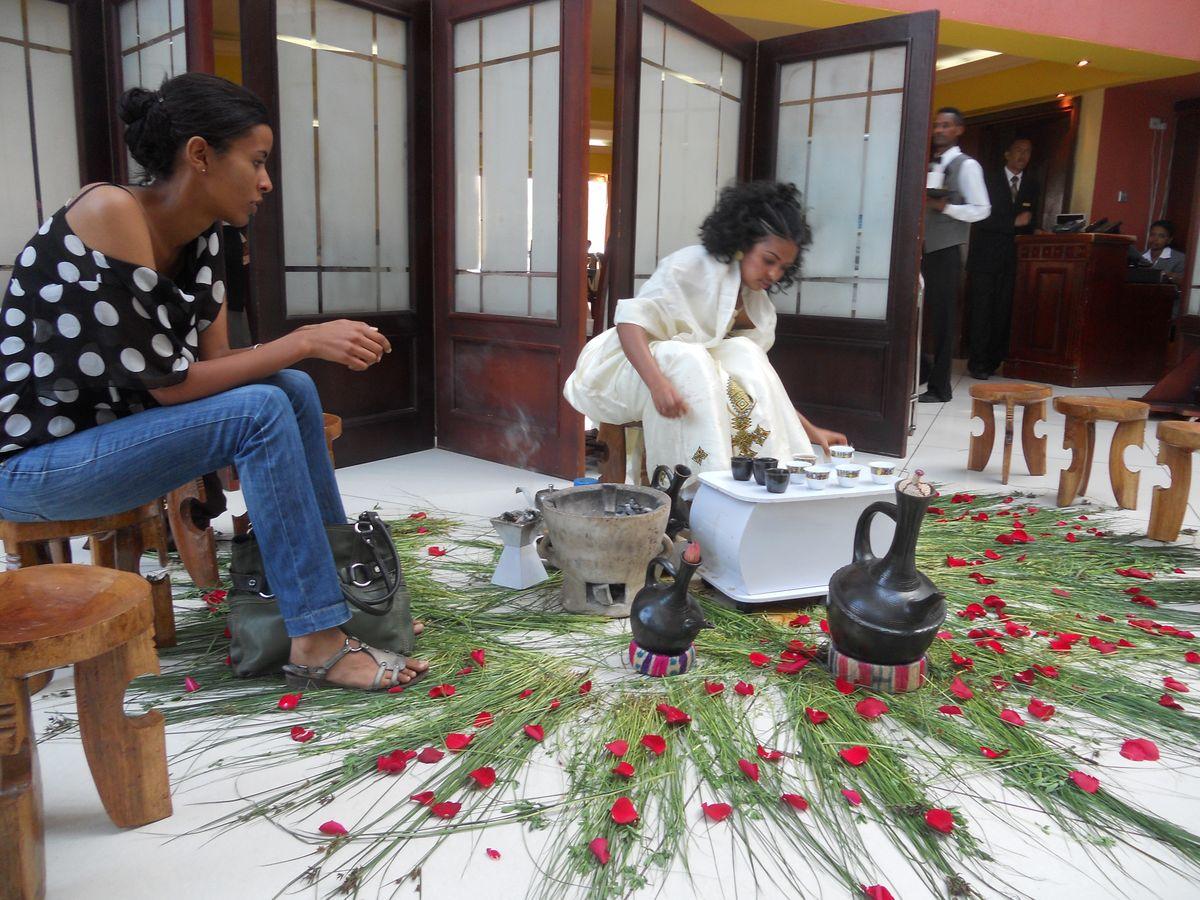 Etióp kávétradíció - virágszirmok, tisztelet, szeretet Etióp kávétradíció - virágszirmok, tisztelet, szeretet