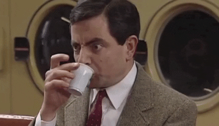 Mr Bean kávé helyett öblítőt iszik Mr Bean kávé helyett öblítőt iszik