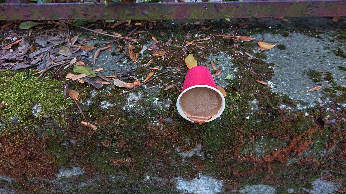 Jégbe fagyott kávé élvezet Jégbe fagyott kávé élvezet