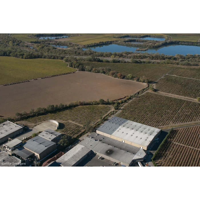 360 ezer liter kávé folyt egy folyóba Kalifornia államban